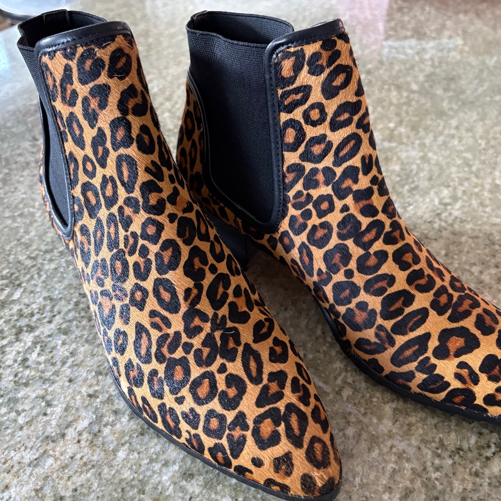 Donald Pliner 8M Booties